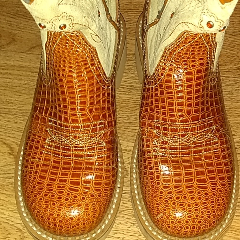 Boots - Picture 2 of 4